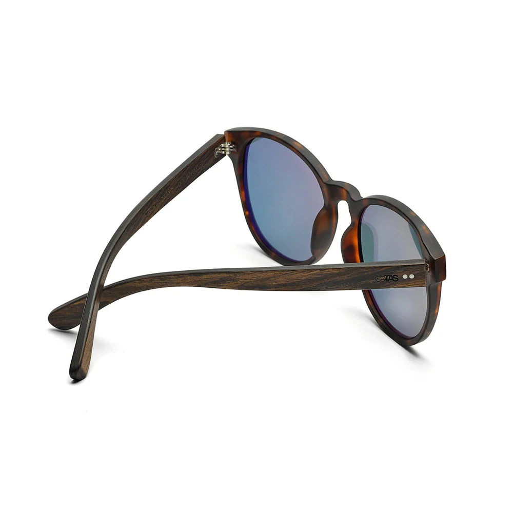 Take A Shot The Red Queen: Walnussholz